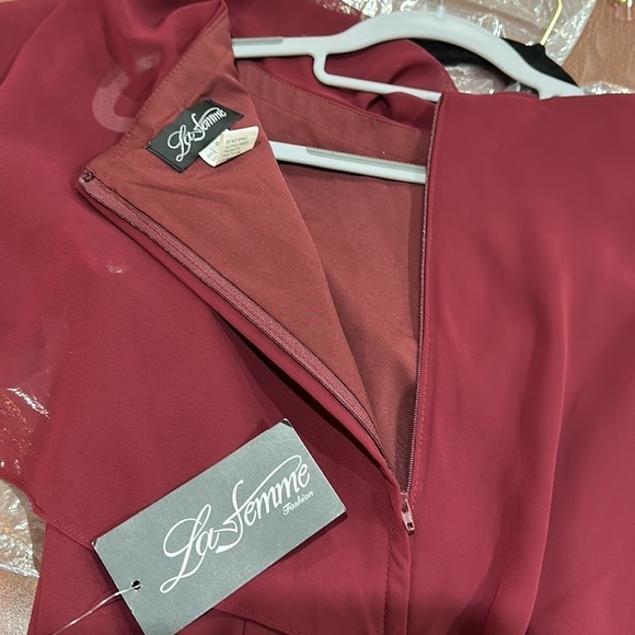 NWT La Femme Chiffon Gown special occasion maxi Garnet color Women’s Sz 8 - Picture 14 of 15